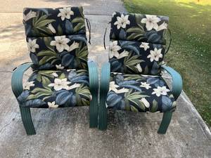 lot 108 image: Patio Chairs