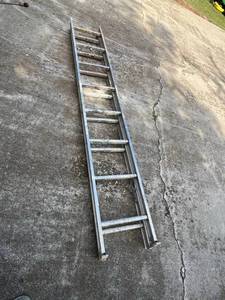 lot 109 image: Extension Ladder