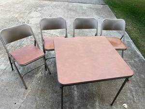 lot 111 image: Card Table & 4 Chairs