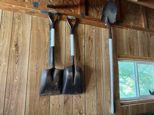 lot 116 image: Shovels
