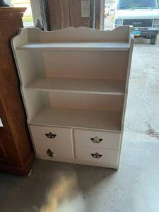 lot 132 image: Shelving Unit