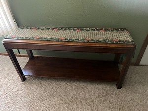 lot 14 image: Sofa Table