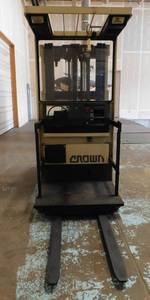 3000lb Crown 30SP42TT Order Picker
