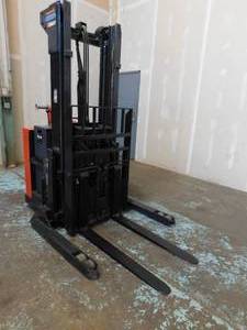 Baker XTW Walkie Reach Stacker
