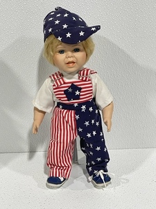 lot 14 image: Porcelain Red White and Blue Theme with Stand