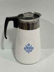 lot 26 image: Vintage Cornflower Blue Corningware 9 Cup Coffee Pot