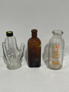 lot 30 image: Vintage Bottles