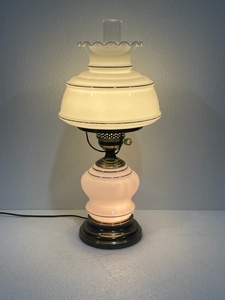 lot 44 image: Vintage Federal Style Ruffle Top Glass Desk Lamp