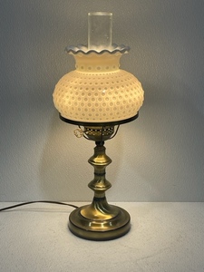 lot 45 image: Vintage Milk Glass Table Lamp