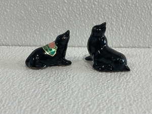 lot 52 image: Rosemeade Pottery Salt & Pepper Shakers
