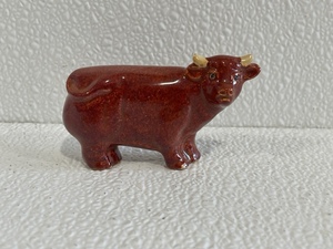 lot 54 image: Rosemeade Pottery SaltPepper Shaker