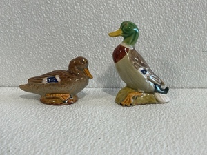 lot 55 image: Rosemeade Pottery Salt & Pepper Shakers