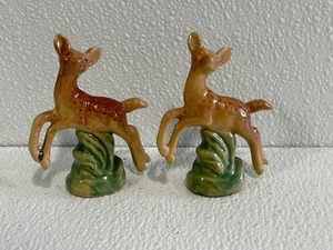 lot 65 image: Rosemeade Pottery SaltPepper Shakers