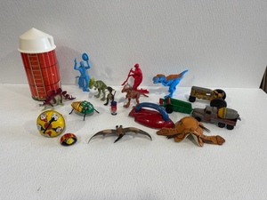 lot 70 image: Vintage Toys
