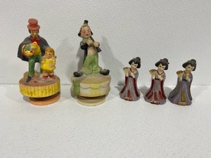 lot 86 image: Porcelain China Girl Bells and Musical Figurines