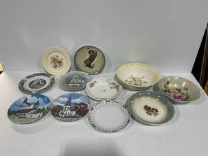 lot 92 image: Collectible Bowls and Plates