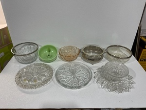 lot 114 image: Vintage Glassware, Pyrex, Green Mixmaster Juicer Bowl