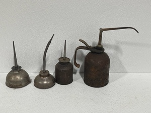 lot 117 image: Oil Cans