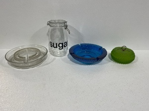 lot 118 image: Blue Ashtray, Green Candy Dish, Chicken WaterFeed Dish