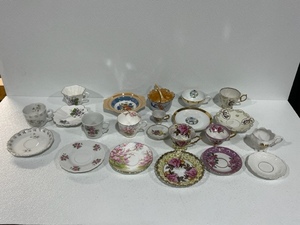 lot 121 image: Tea Cups and Plates