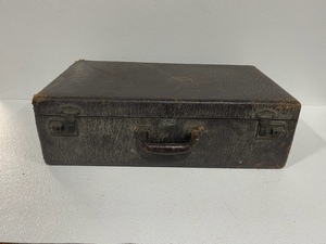 lot 144 image: Vintage Suitcase