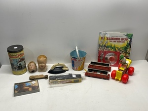 lot 102 image: Assorted Vintage Toys