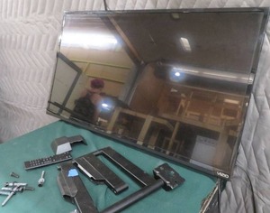 39 VISIO TV WITH WALL BRACKET
