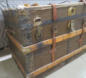 VINTAGE TRUNK