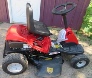 RIDING LAWN MOWER  ALMOST NEW
