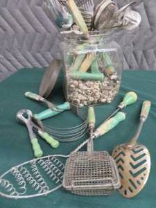 VINTAGE SAMSON GREEN KITCHEN UTINSILS  LG JAR