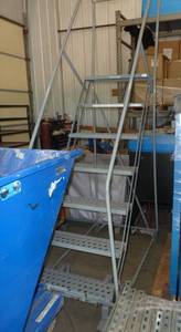 lot 2 image: Cotterman 7 step metal stairs