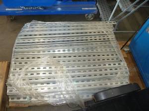 lot 3 image: Pallet full of New uni-strut