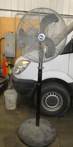 lot 10 image: Industrial warehouse fan
