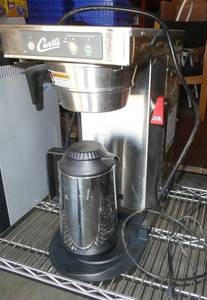 lot 13 image: Commercial Curtis TLP12A19 coffee maker with carafe - works
