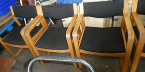 lot 17 image: Nice set of 4 waiting area  lobby chairs