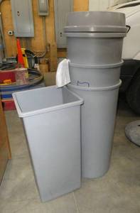 lot 18 image: Group of 4 waste baskets