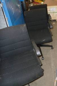 lot 22 image: 3 black fabric office chairs