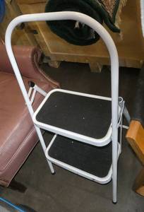lot 45 image: Small step stool