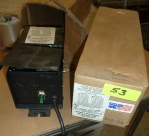 lot 53 image: 2 New low voltage lighting transformers