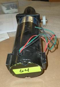 lot 64 image: Leeson permanent magnet DC Gearmotor 90V 14hp