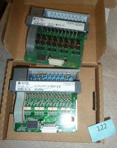 lot 122 image: 2 New Allen Bradley SLC500 modules Input and Output