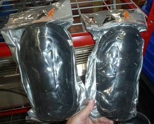 lot 137 image: 2 pair of new shin guards