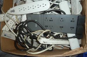 lot 151 image: box of 20 outlet strips