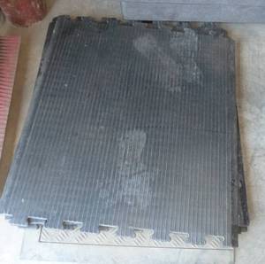 lot 157 image: 5 anti fatigue mats