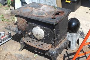 lot 310 image: Vintage Minnesota Stove Co Royal Coral Cast Iron Kitchen Stove