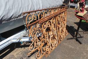 lot 313 image: Lot of (4) Vintage 100-yr Cast Iron Railing Section 5