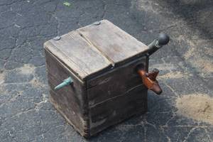 lot 314 image: Vintage 100-yr Beer Keg with Beer Tap