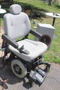 lot 331 image: Jazzy Pride Mobility Products Electric Scooter Chair