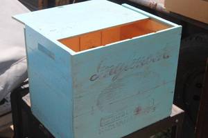 lot 335 image: Vintage Inglenook Wine Wine Box with Sliding Lid
