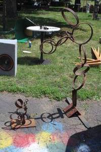 lot 334 image: Mother and Child Steel Art Sculpture